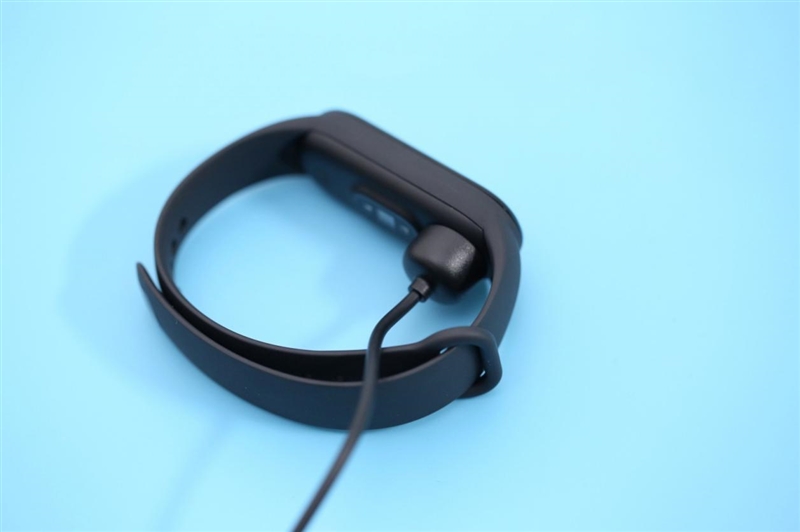 不止是干掉按键!小米手环6评测:只差一点就能取代手表 不止是干掉按键!小米手环6评测:只差一点就能取代手表