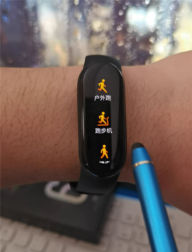 不止是干掉按键!小米手环6评测:只差一点就能取代手表 不止是干掉按键!小米手环6评测:只差一点就能取代手表