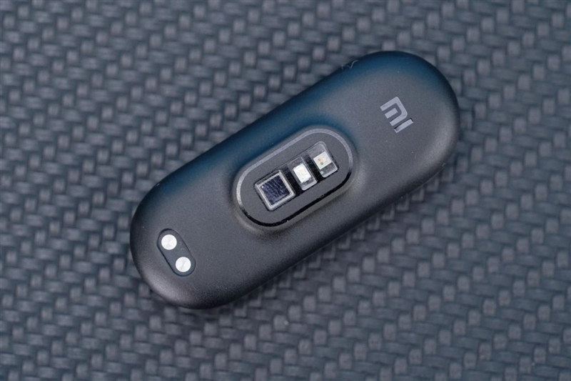 不止是干掉按键!小米手环6评测:只差一点就能取代手表 不止是干掉按键!小米手环6评测:只差一点就能取代手表