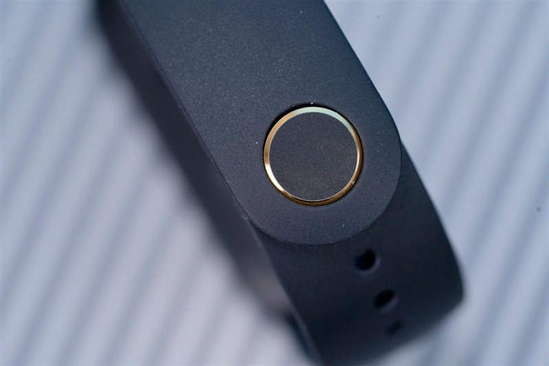 不止是干掉按键!小米手环6评测:只差一点就能取代手表 不止是干掉按键!小米手环6评测:只差一点就能取代手表